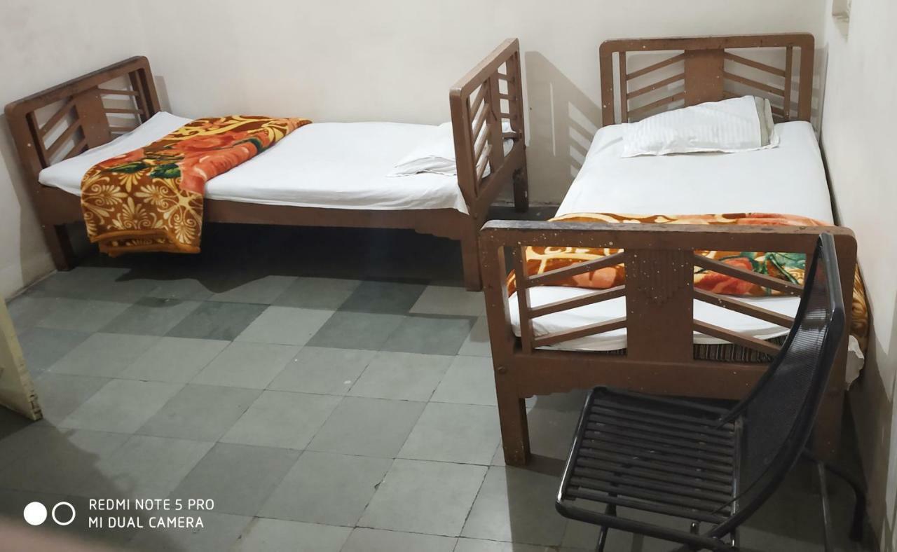 Hotel Uttam Nivas Ahmedabad Exterior photo